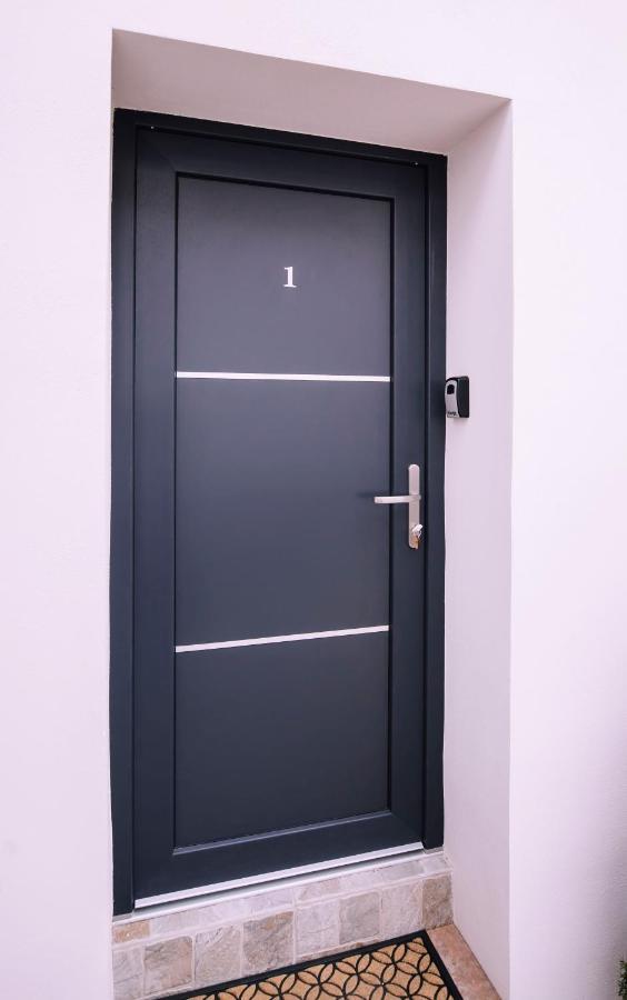 Mani Studio Apartment