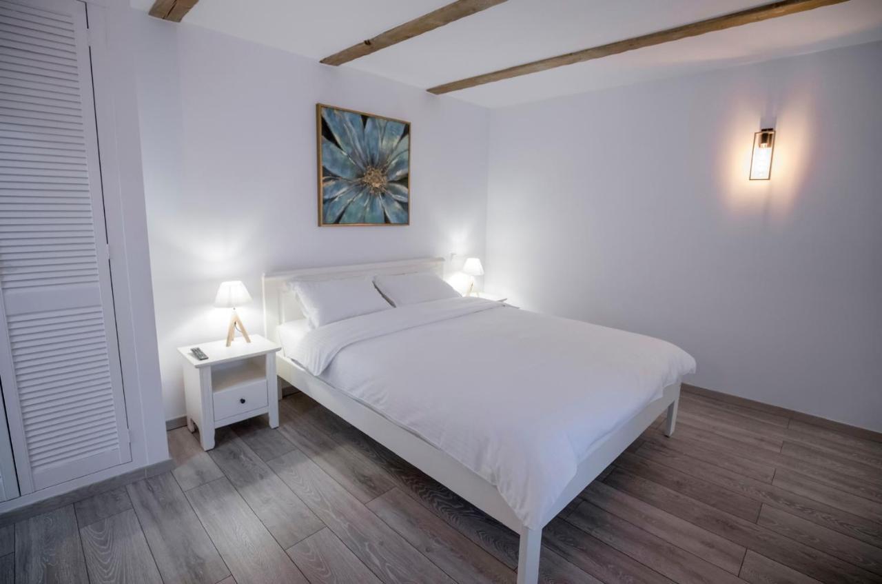 Mani Studio Apartment