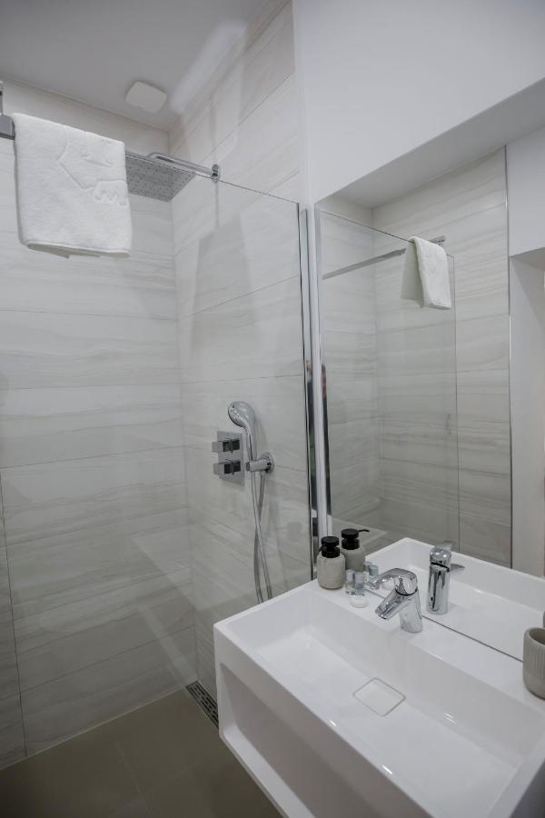 Mani Studio Apartment *