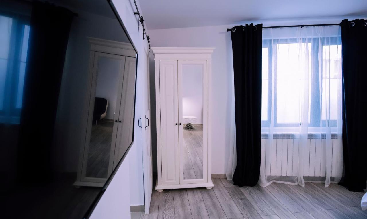 Mani Studio Apartment *