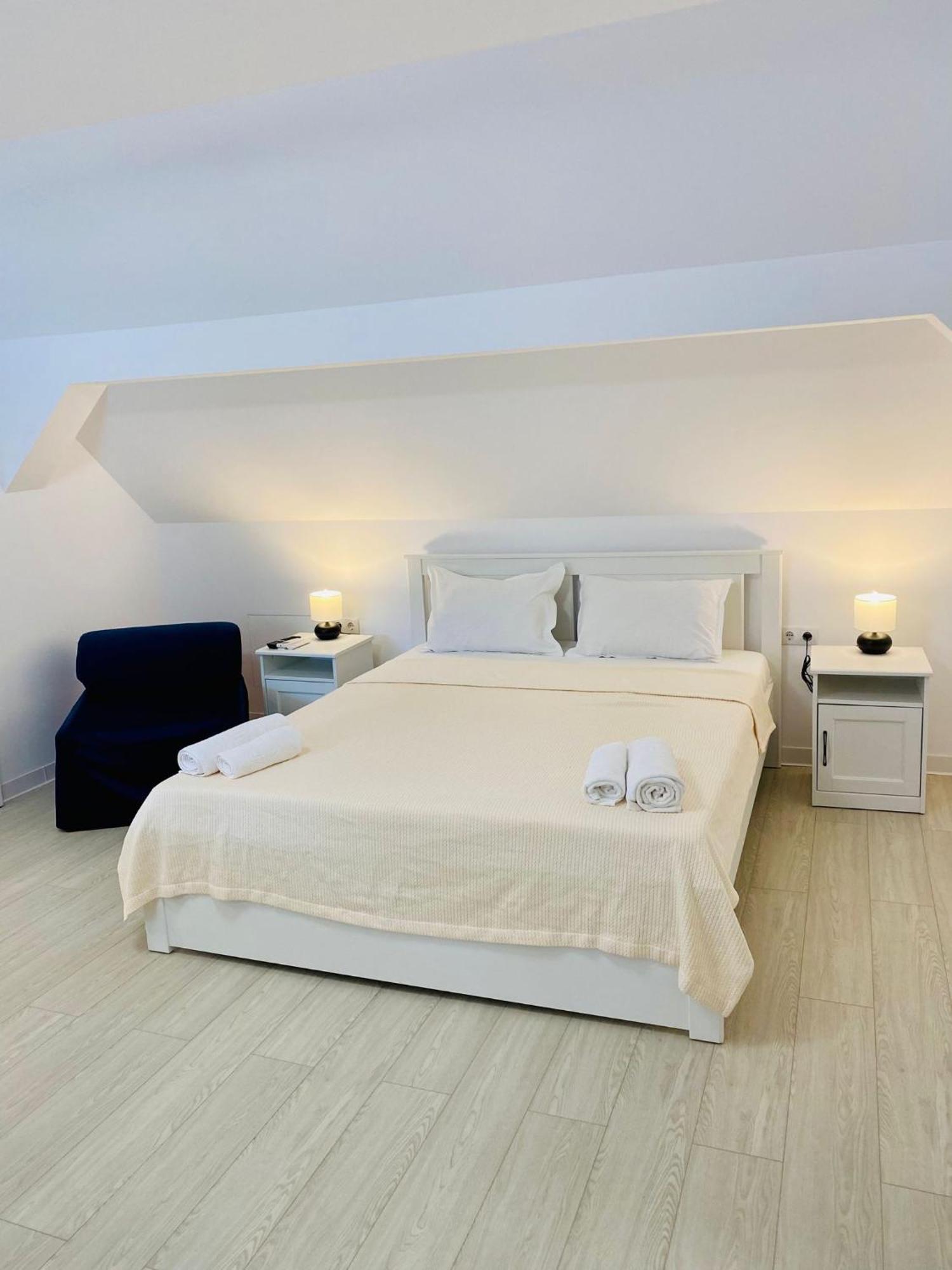 Mani Studio Apartment *